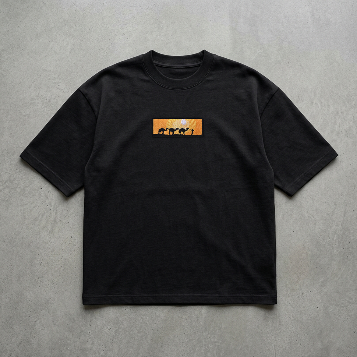 Kumdan İzler Nakışlı Tshirt