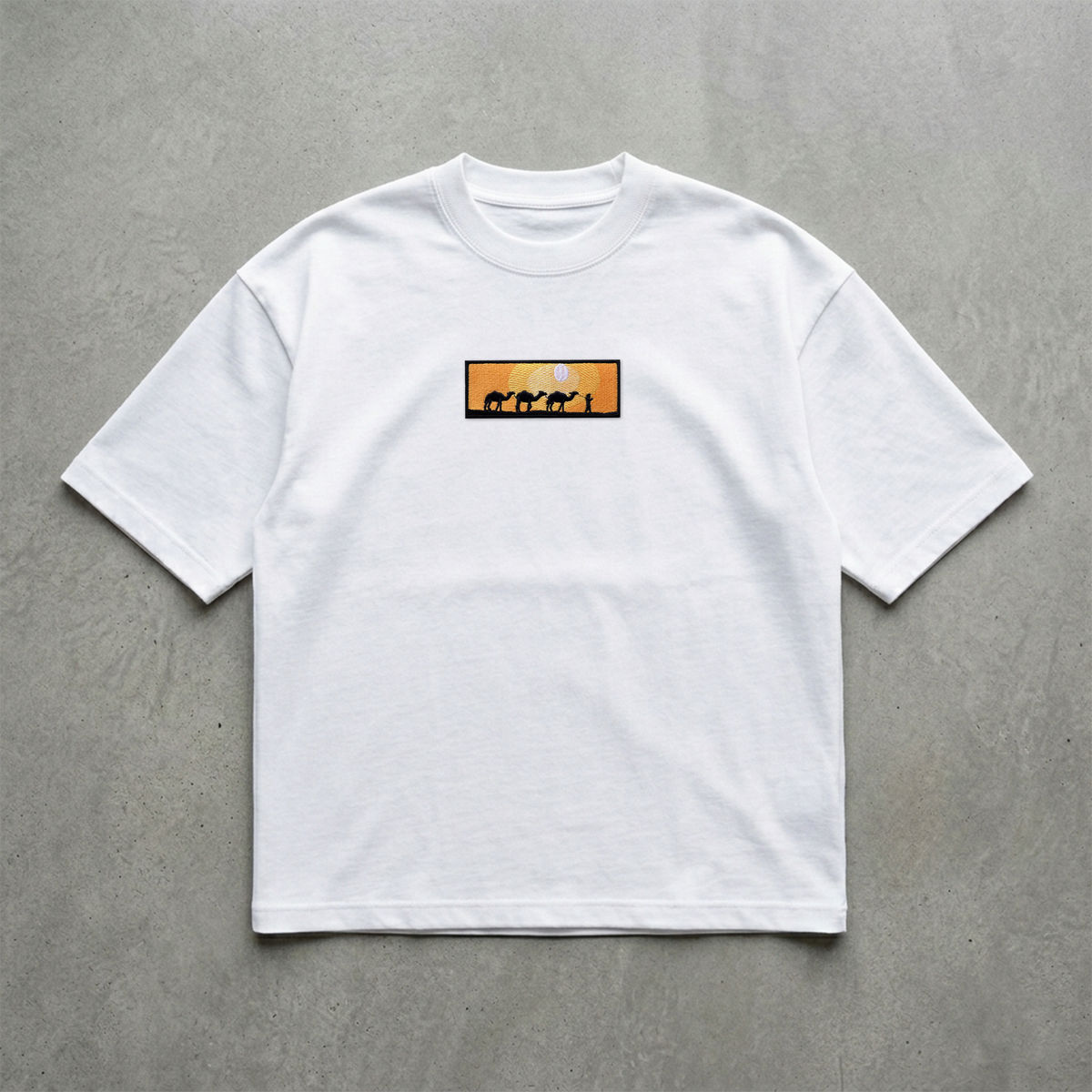 Kumdan İzler Nakışlı Tshirt