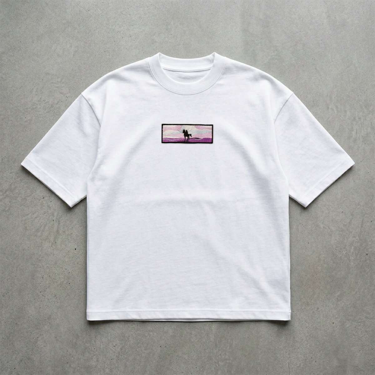 Geceye Karşı Nakışlı Tshirt