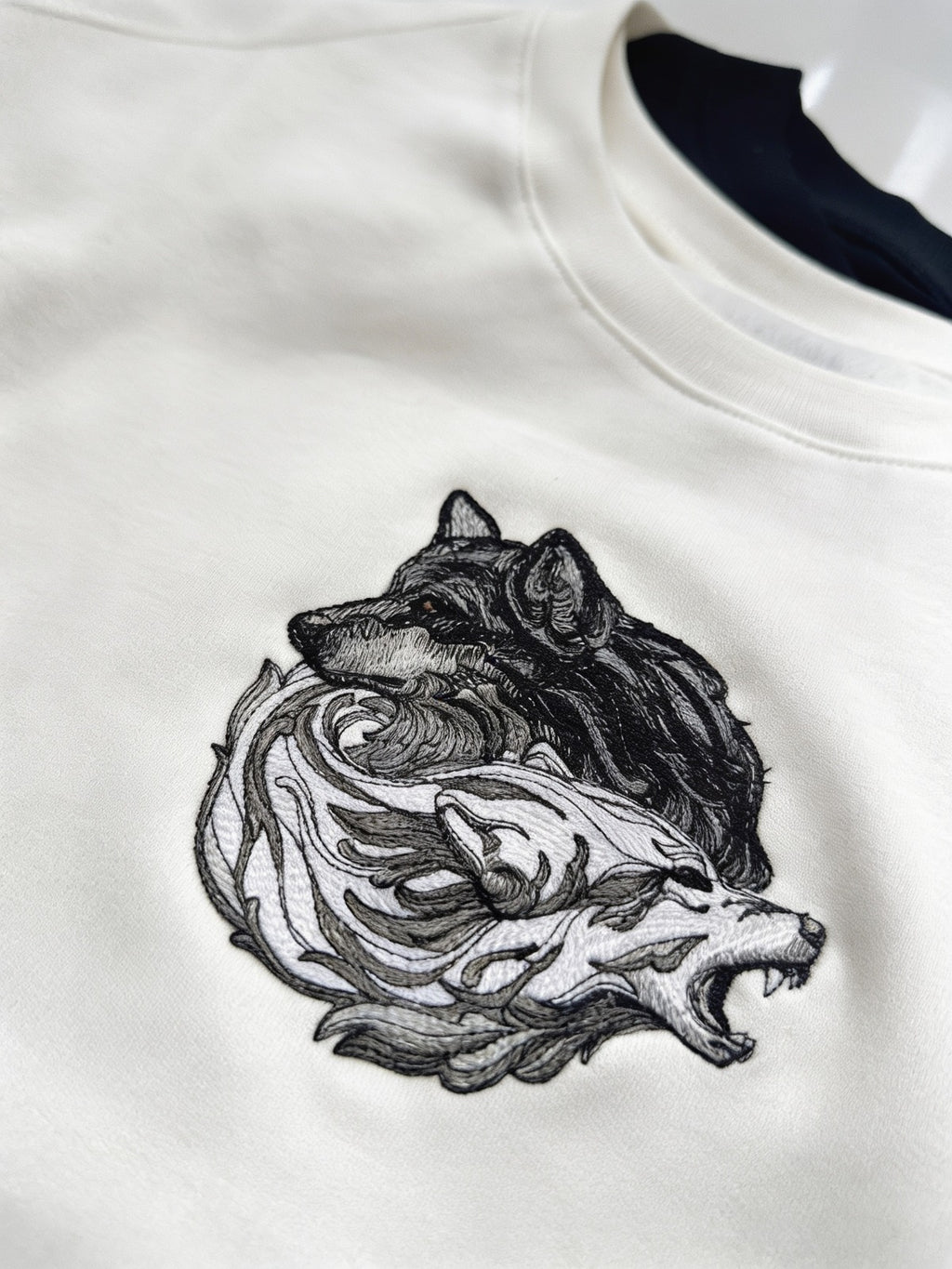 Yin Yang Wolf Nakışlı Sweatshirt