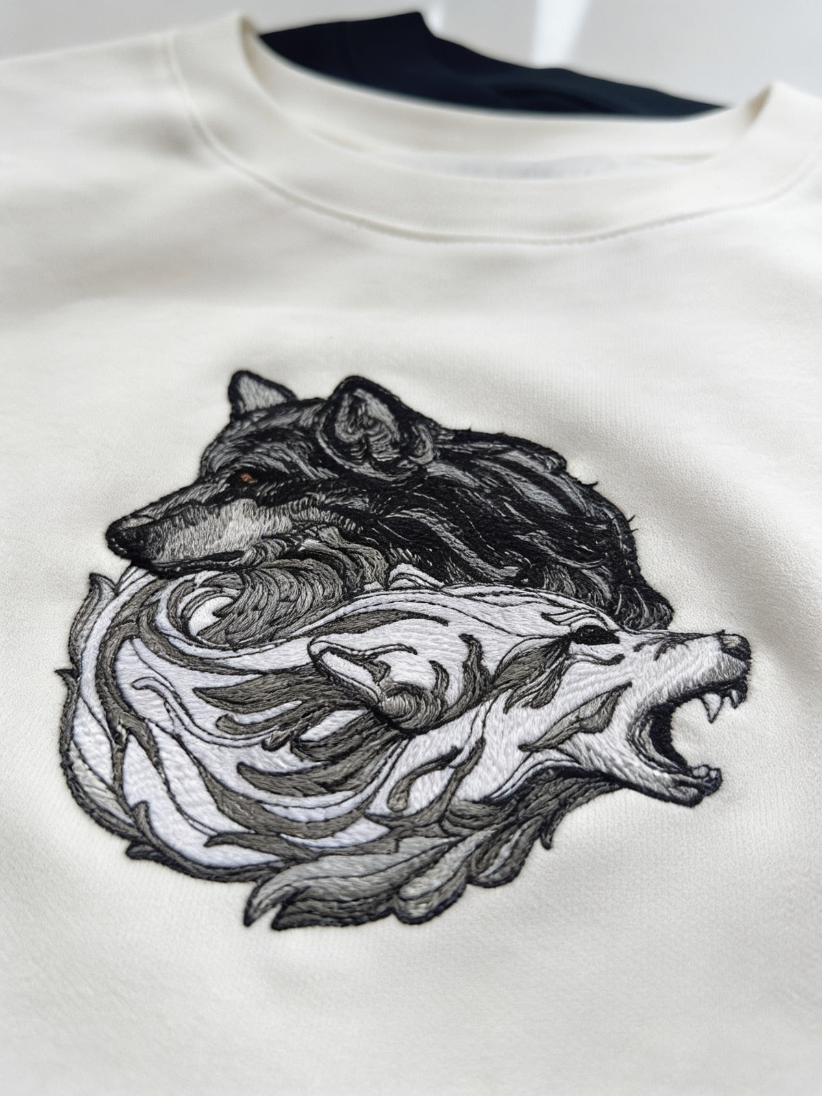 Yin Yang Wolf Nakışlı Sweatshirt