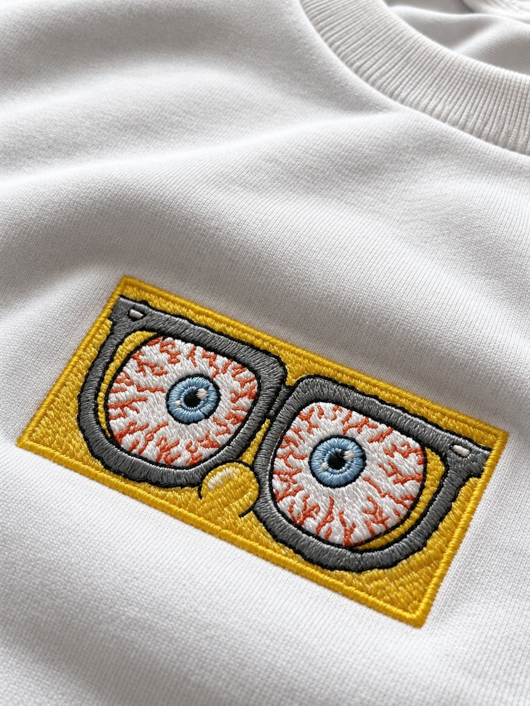 Göz Teması: Sponge Nakışlı Sweatshirt