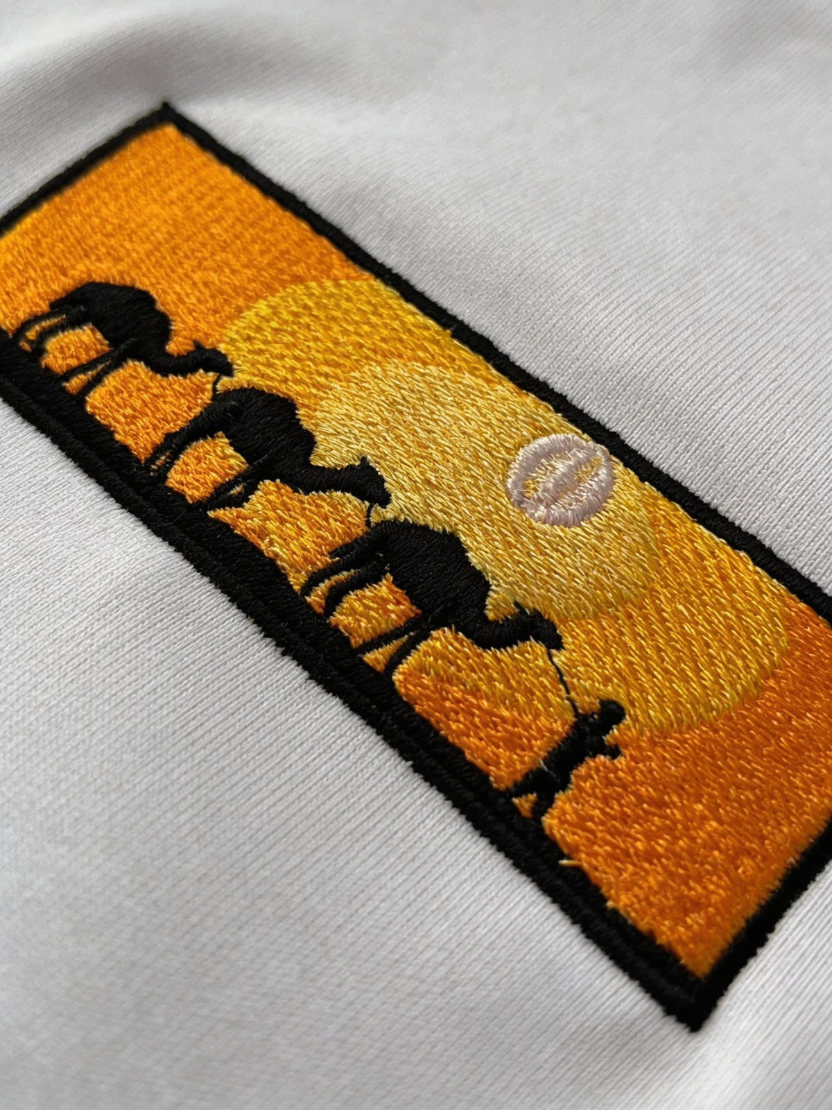 Kumdan İzler Nakışlı Sweatshirt