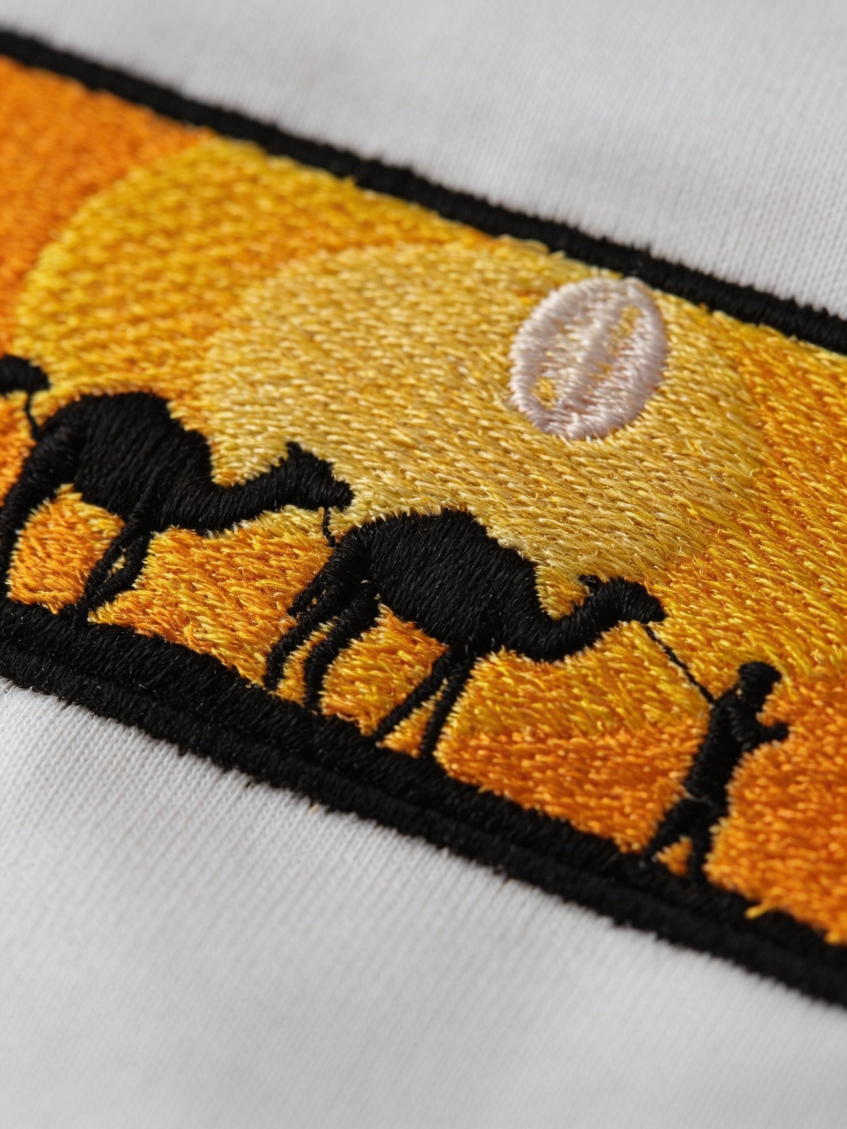 Kumdan İzler Nakışlı Sweatshirt
