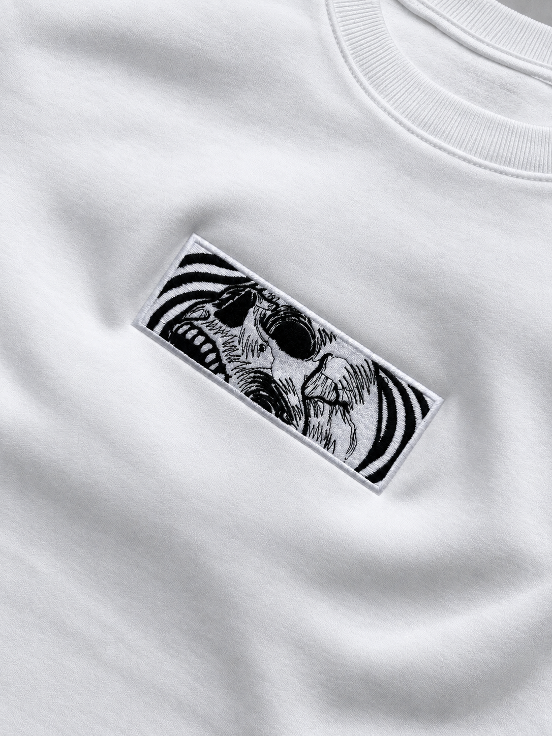 Küller Kadar Sessiz Nakışlı Sweatshirt