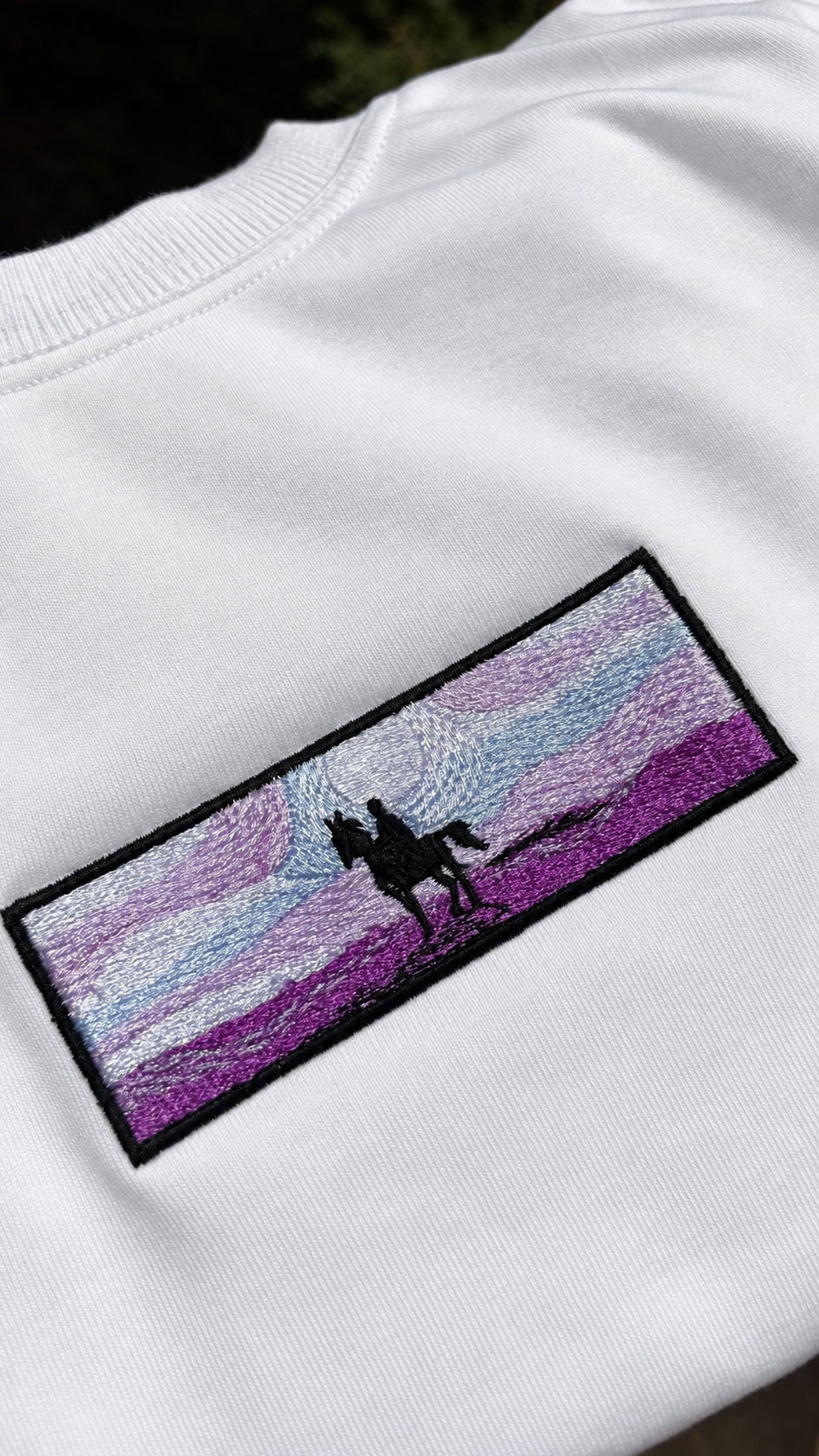 Geceye Karşı Nakışlı Sweatshirt
