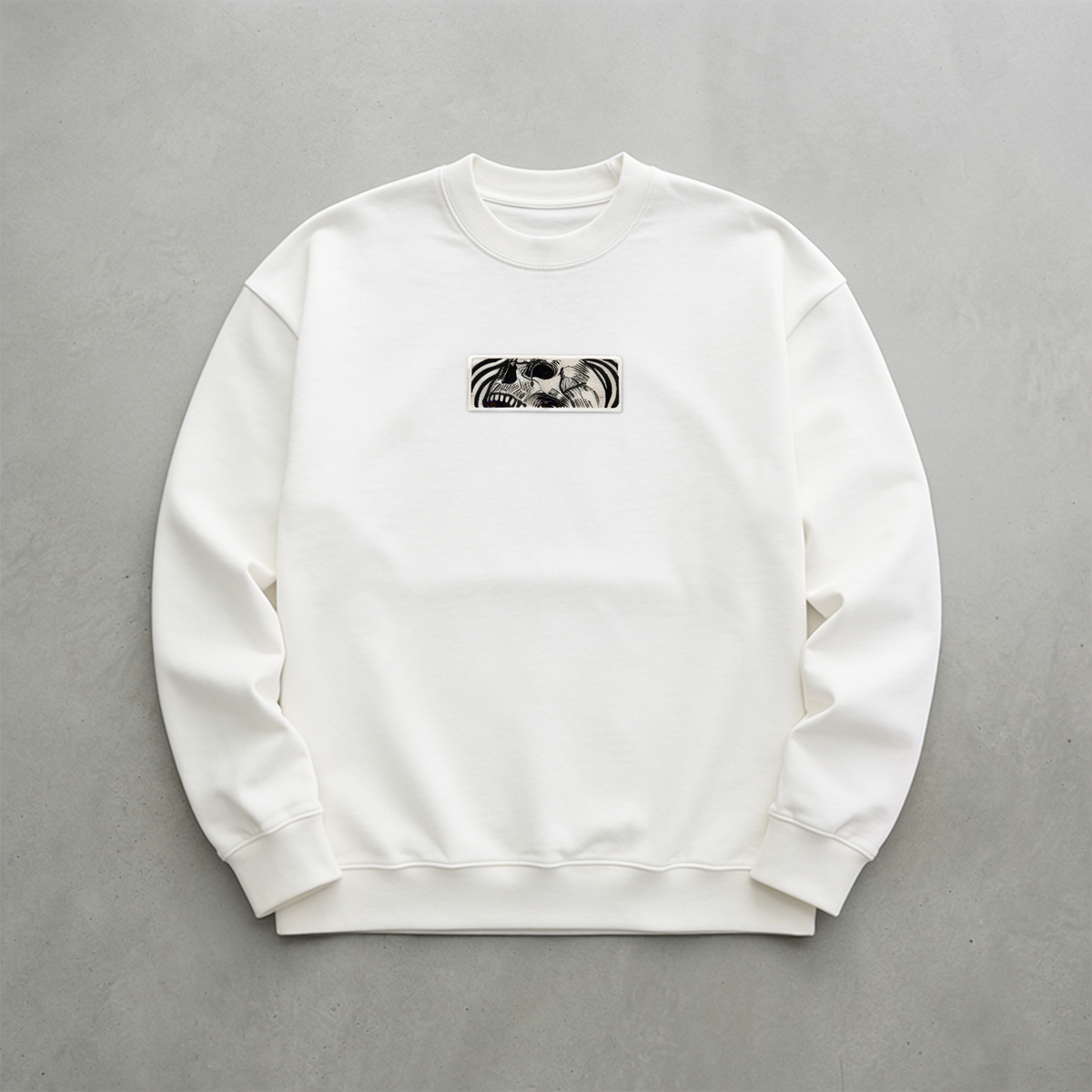 Küller Kadar Sessiz Nakışlı Sweatshirt